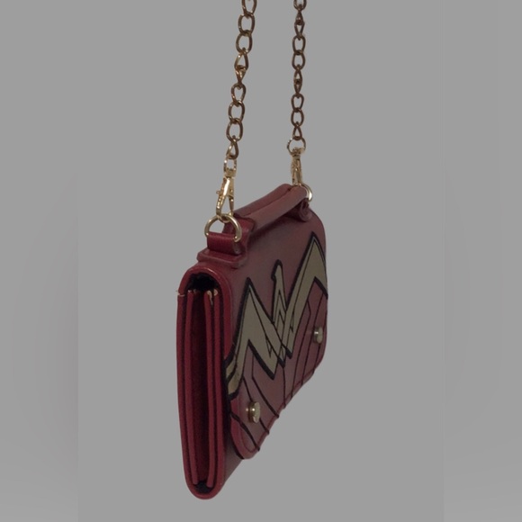 DC Comics Wonder Woman Crossbody/Handbag, Bonded Leather, Maroon & Gold - Picture 4 of 11